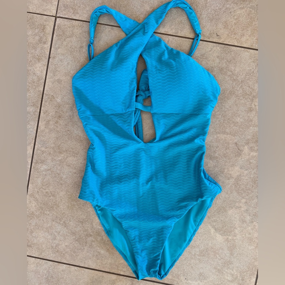 BECCA Vibes Tessa Texture Cross-Over High Neck One Piece in Gulf Blue Size M